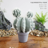 Серый горшок с белыми шипами, мягкая резина, двуухий кактус в горшке.