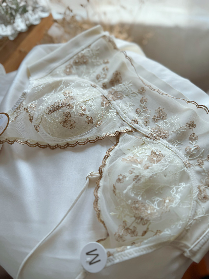 刺绣蕾丝法式内衣女士文胸无钢圈吊带胸垫兔耳朵内搭冰丝美背裹胸详情26