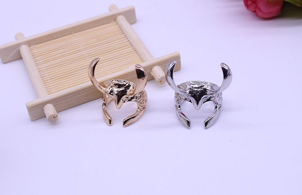 Phim vây quanh Avengers Tol Rocky Mũ bảo hiểm Nhẫn Thế giới đen Hợp kim Nhẫn nam Nhẫn nam - Nhẫn nhẫn vàng 18k