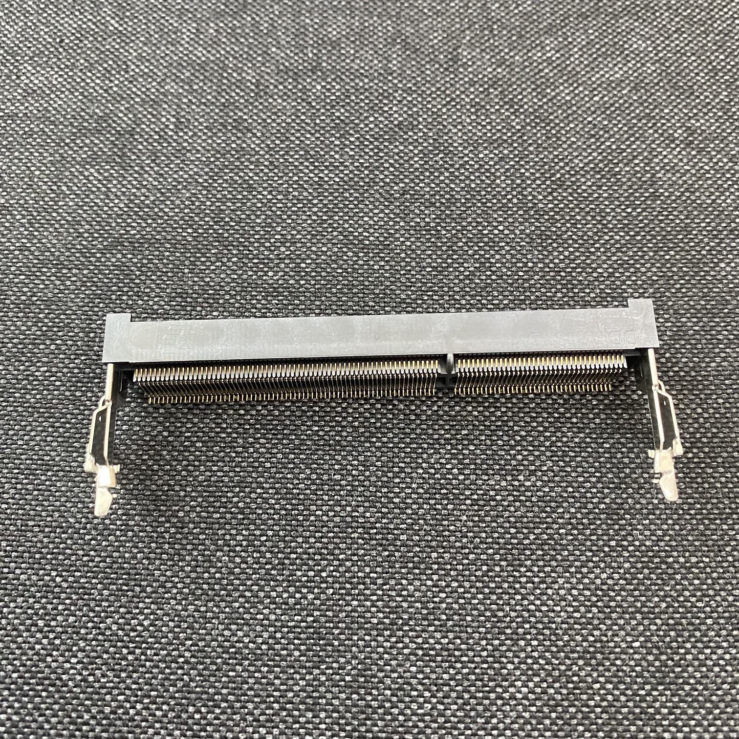 TE 2-2013310-3 LAPTOP MEMORY SLOT DDR3 204p 9 2H Forward STD 1 5V