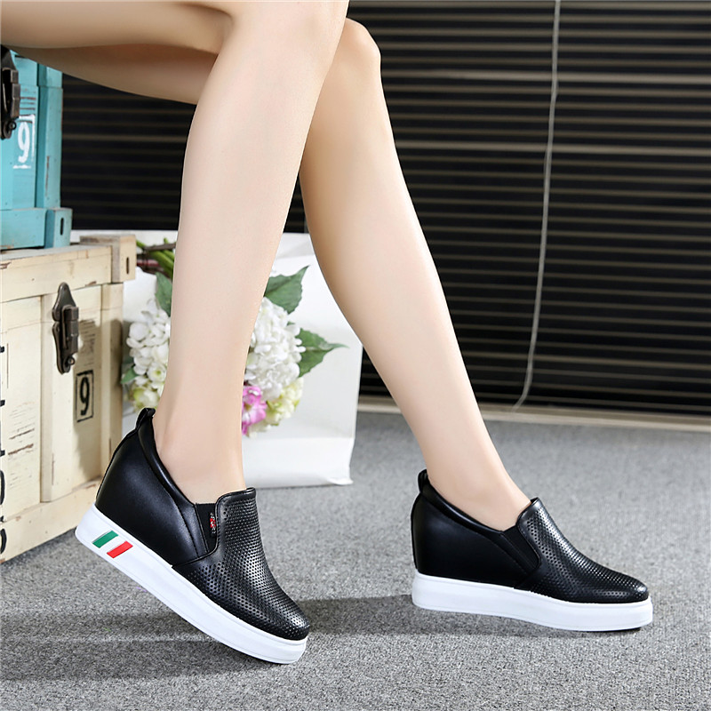 Thời trang châu Âu và châu Âu thấp để giúp giày thường của phụ nữ dày ở giữa giày cao gót giày sneaker nữ hot trend 2021