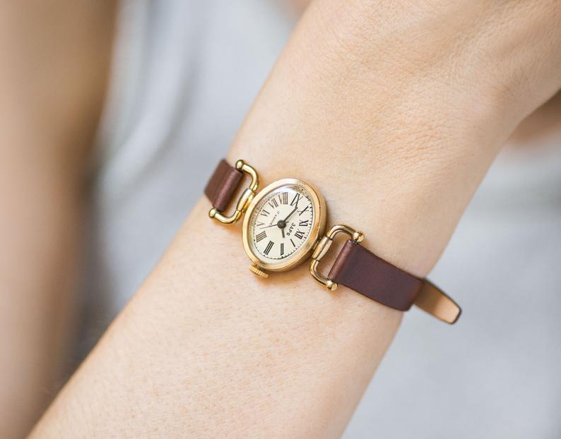 Lithuania Brown ◇ ancient 1960s vintage simple oval gold-plated ladies watch mechanical watch