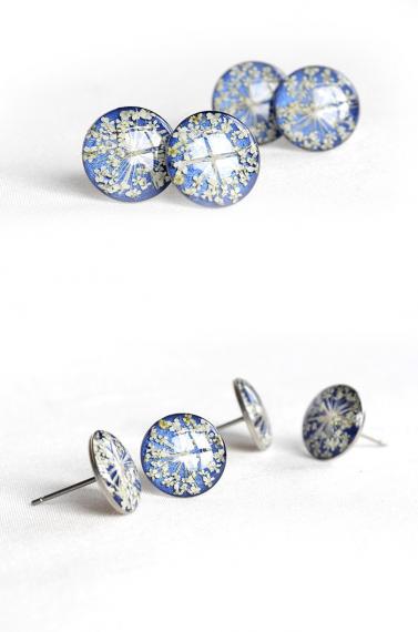 Flower's Ukrainian hand for a particularly fresh and beautiful flower blue tune round ear pin