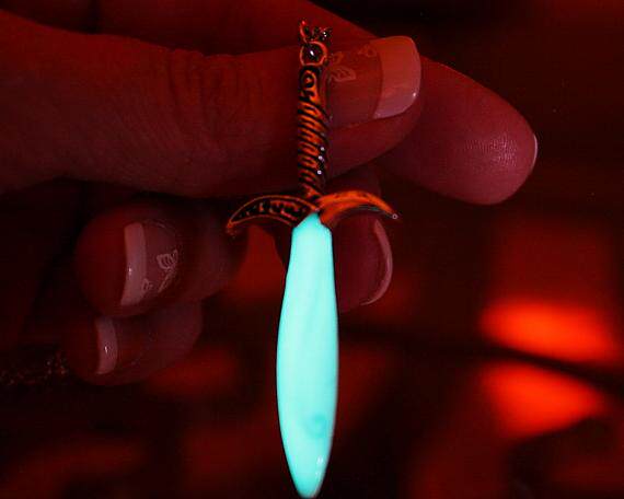 Sword The Canadian hand for a retro sword-shaped magical beautiful blue green luminous pendant necklace