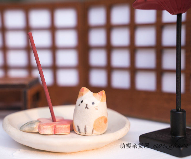 Made in Japan Seto yaki handmade cute rabbit Dharma cat incense stick incense vertical incense burner plate gift ornament