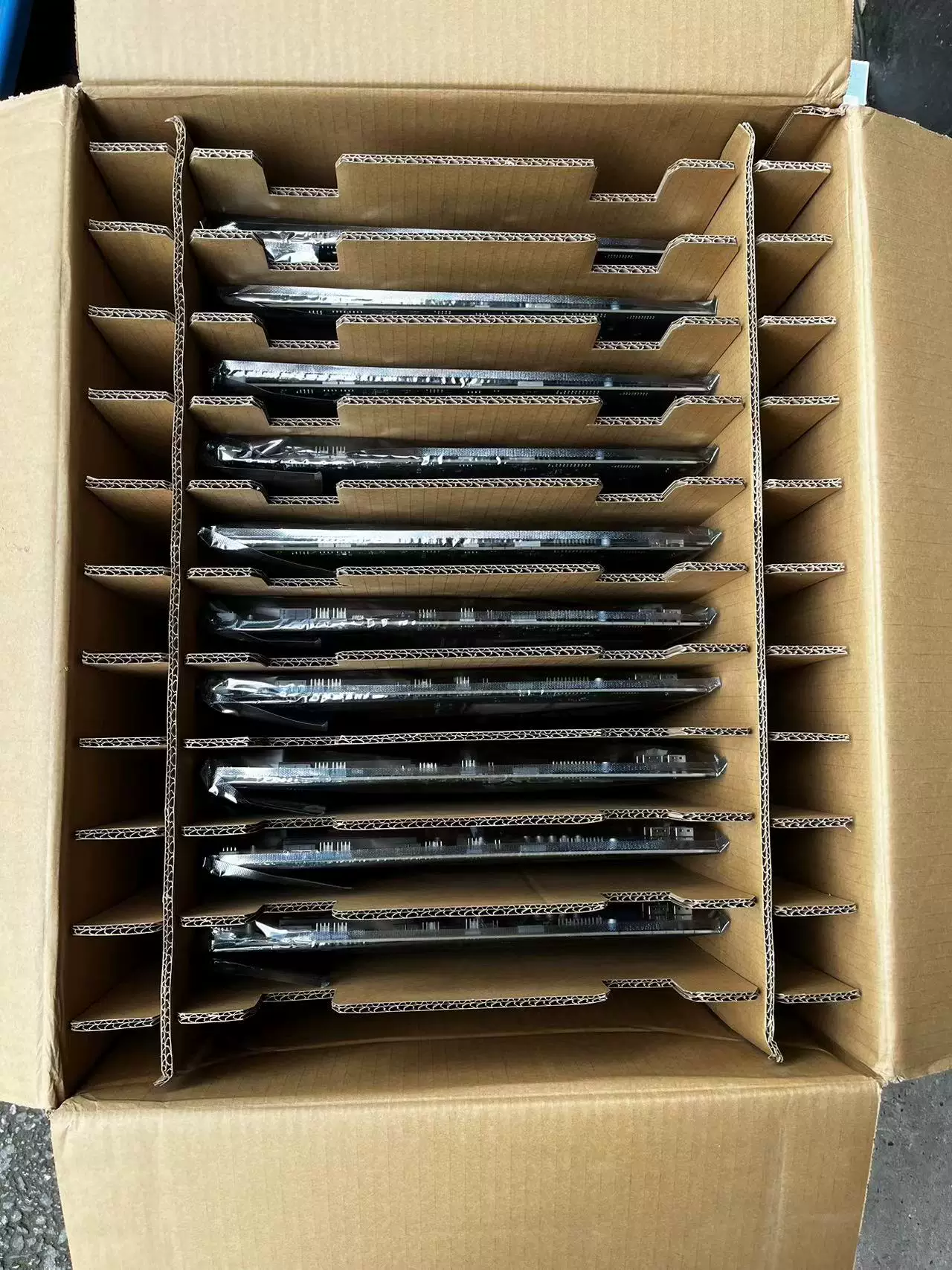 Материнская плата GIGABYTE MZ32-AR0 поддерживает 280W Socket G34 сервер 128GB памяти структура E-ATX PCI-E4.0