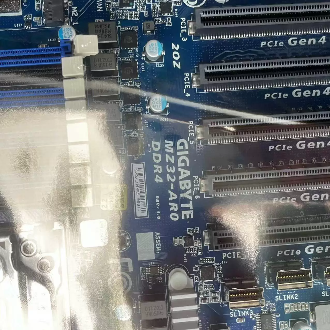 Материнская плата GIGABYTE MZ32-AR0 поддерживает 280W Socket G34 сервер 128GB памяти структура E-ATX PCI-E4.0