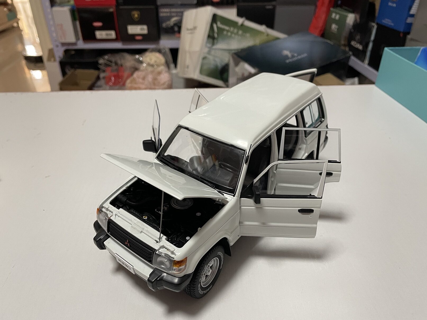 1:18 Mitsubishi Pajero V31 V33 car model Classic old off-road