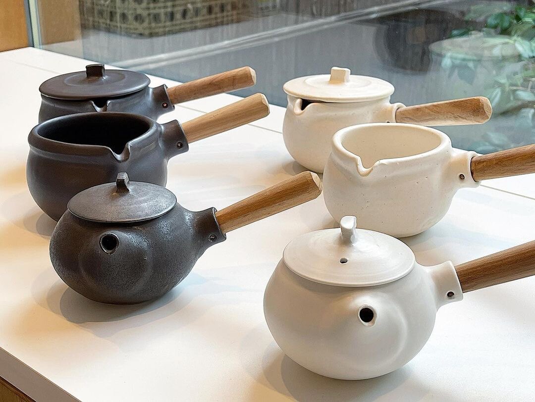 nmchic Japanese ceramic hand - made horse - yard - win white teapot dairy pot Japanese style