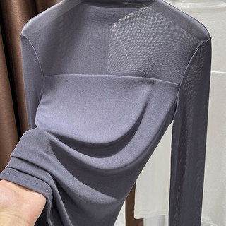 Early autumn thin model with slightly see-through half-high collar and slim fit