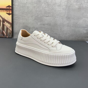Fashionable and versatile thick-soled white sneakers for women