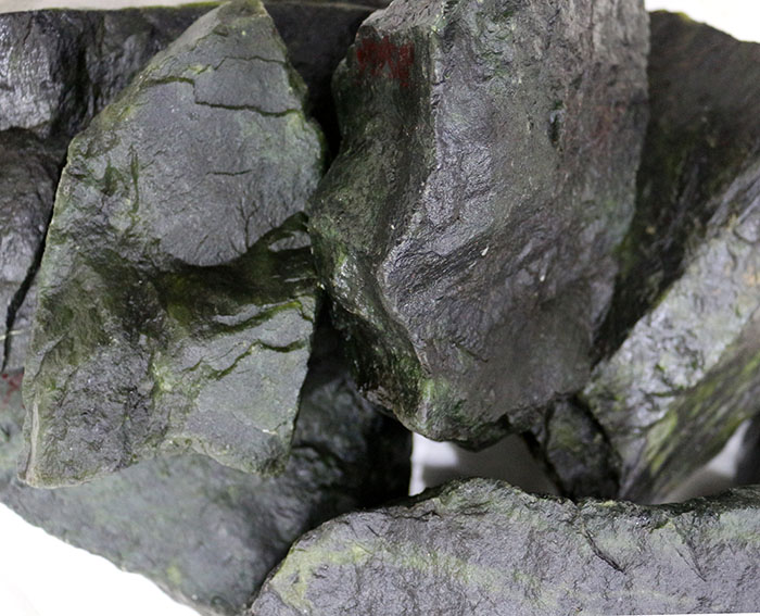 Tân cương Tianyu Qishiyuan mới tại chỗ boutique Tianshan đen jasper đá gốc vật liệu núi ba kg giá đá trang trí sân vườn