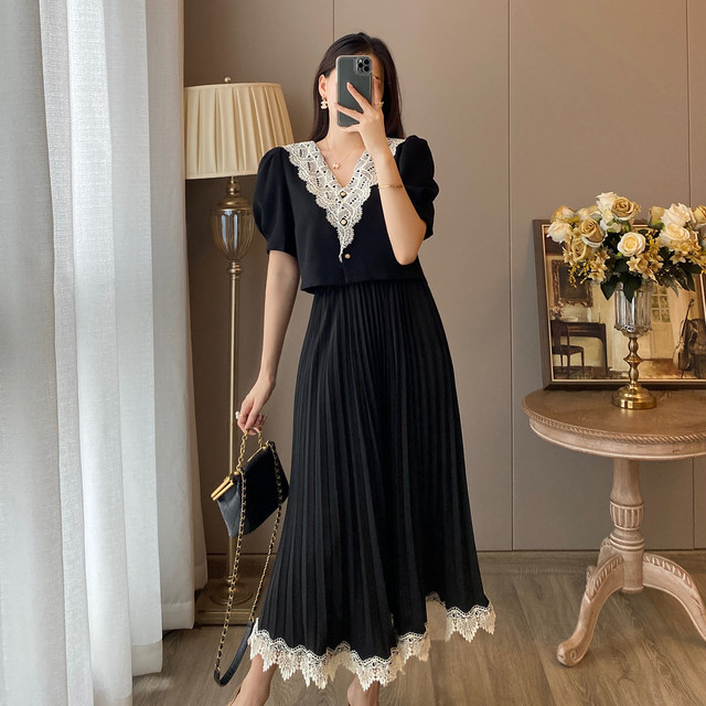 French retro Hepburn style black dress high-end temperament high-waisted thin and fragrant two-piece suit female summer