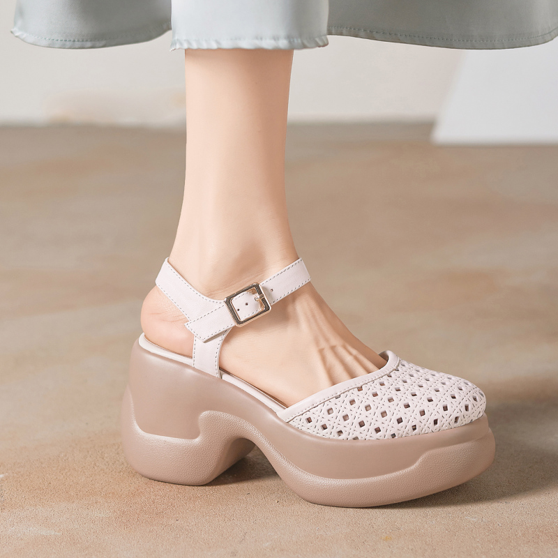 [Haishu] 9cm White Closed-Toe Sandals for Women, New Summer Style, Hollow Genuine Leather, Thick-Soled High Heels, Height-Increasing Shoes for Petite Individuals