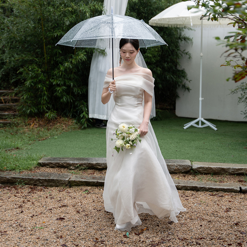 Elegant Lawn Wedding Dress with a One-Shoulder Neckline, Floor-Length White Veil for Welcoming Guests, Floor-Length Veil for Leaving the House, Engagement and Marriage Registration, Simple and Light Wedding Dress