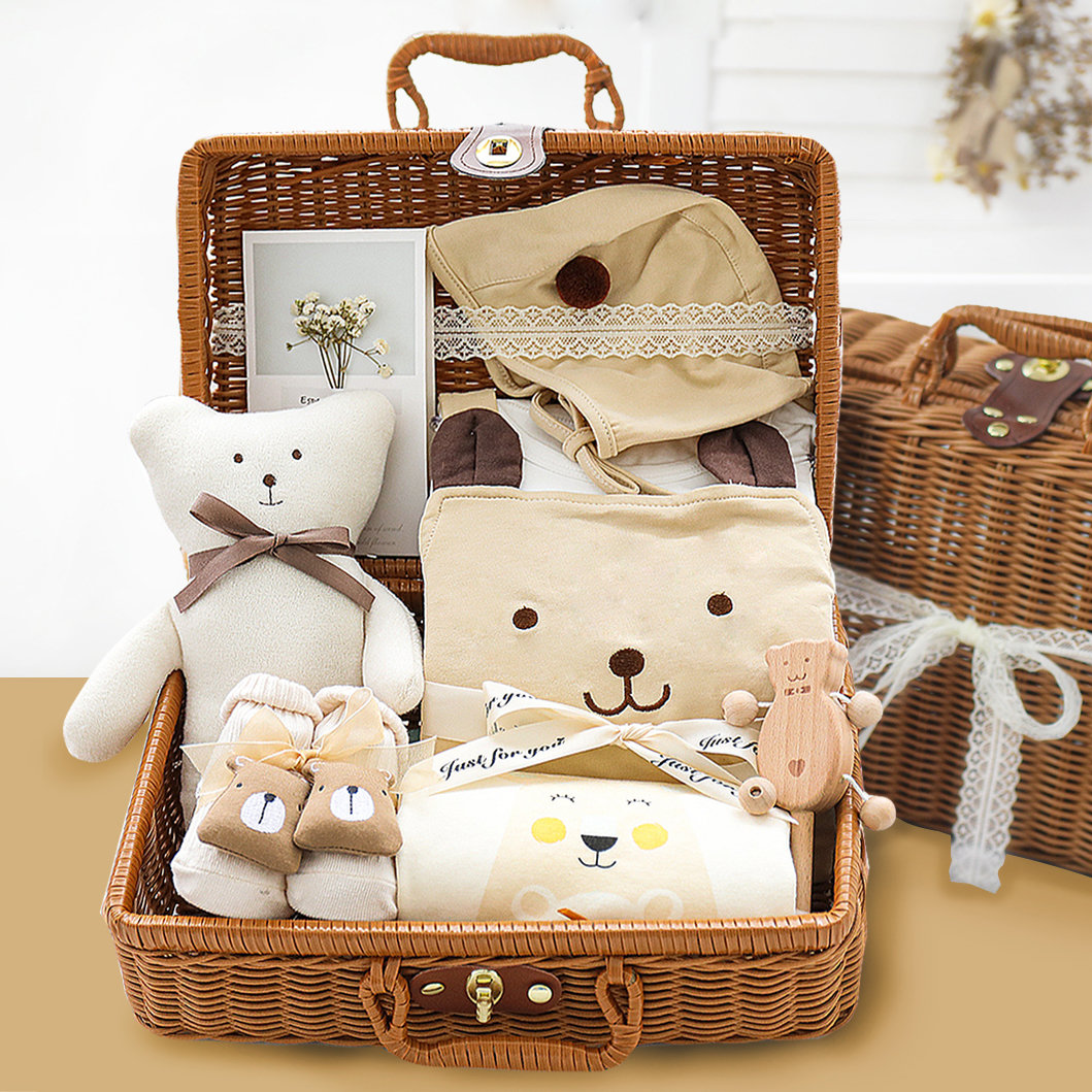 Newborn Gift Box Organic Color Cotton Clothes Suit Baby 0-3 Months Toy Gift Box Solid Wood Toys All Season Presents