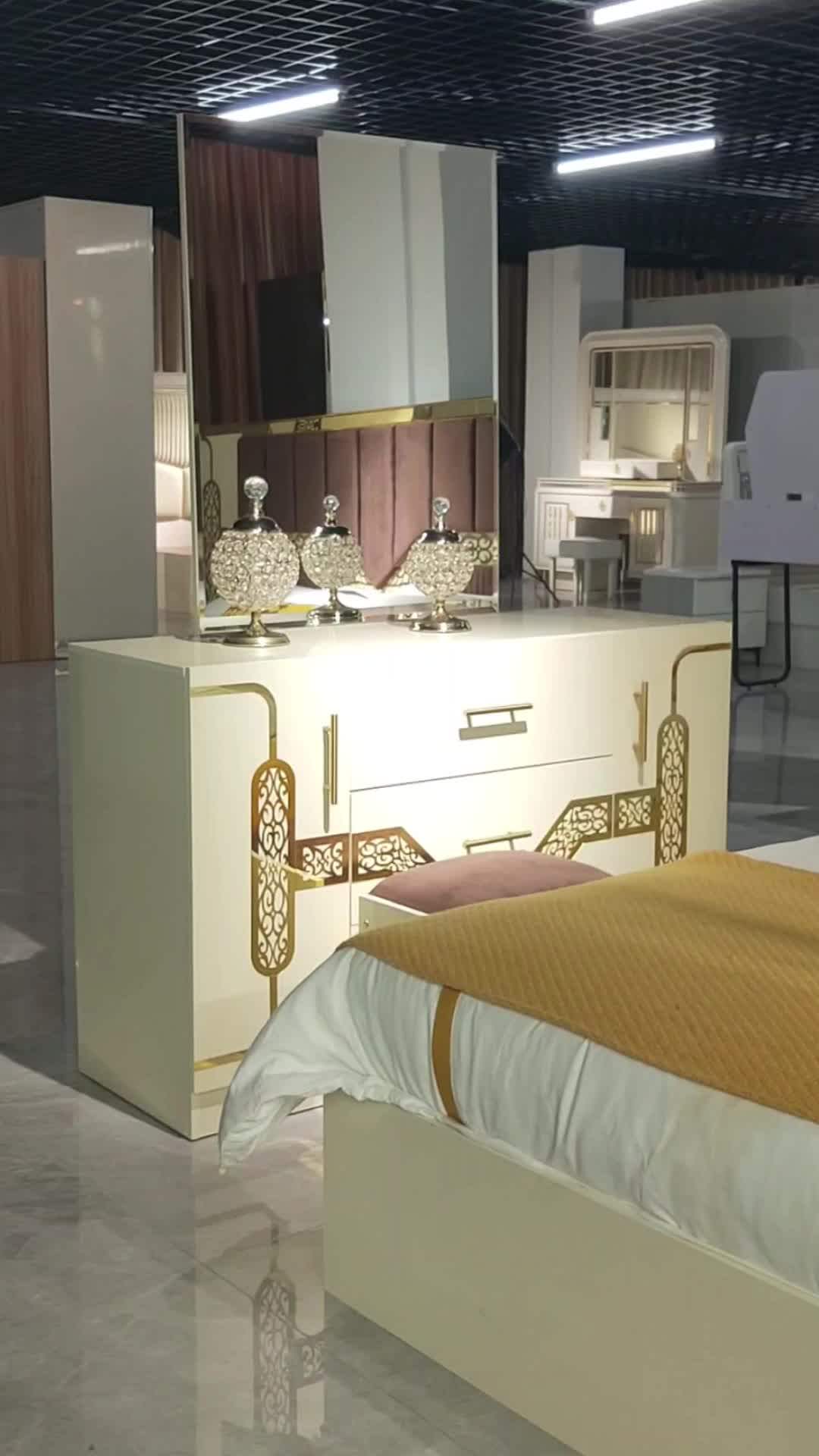 Soft Wood Storage Queen Suite Furnitures Mirrored Solid Wooden