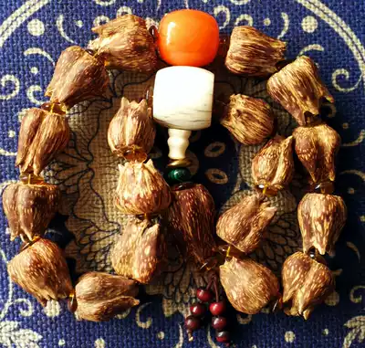 Boutique blood-dripping Lotus Bodhi hand-held Buddha beads 18 1 car pendant high polished red Seiko carved text to play with walnuts