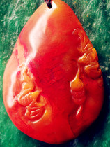 The natural Bahrain chicken blood stone jelly pendant brings a big red robe before your eyes. It is red and elegant. Changhua Laos Tianhuang