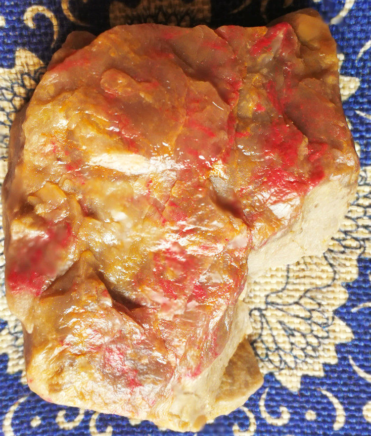 Natural Changhua chicken bloodstone original stone ornaments (Hongyun Dangtou)Scarlet vivid Bahrain Shoushan Liaoguotian Yellowstone