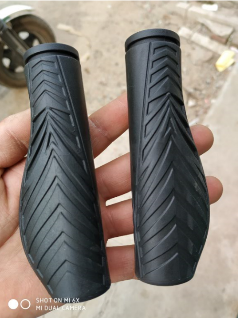 Taiwan-made natural rubber handle mountain bike bicycle handle Feel comfortable non-slip handle cover