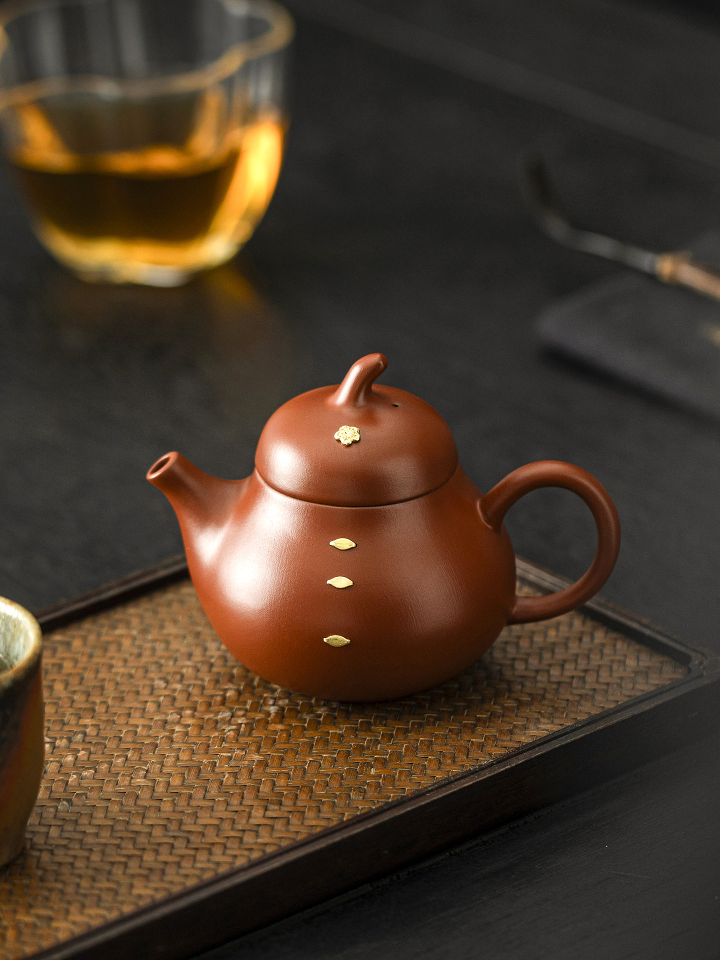 High-End Purple Clay Teapot with Riveted Handle for Home Use, Single Pot for Brewing Tea, Gift Box for Elders, Leaders, Fathers, Practical Gift
