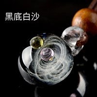 Серебряная нить на черном фоне