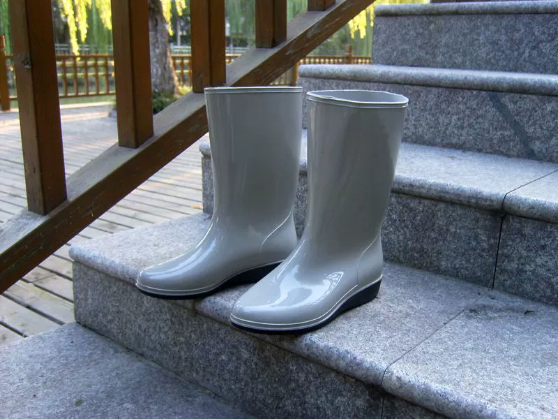 [Giải phóng mặt bằng] Mất nước mùa thu và mùa đông Giày thời trang cao su PVC ống cao bảo vệ lao động giày đi mưa nữ nêm ủng cao su ủng - Rainshoes