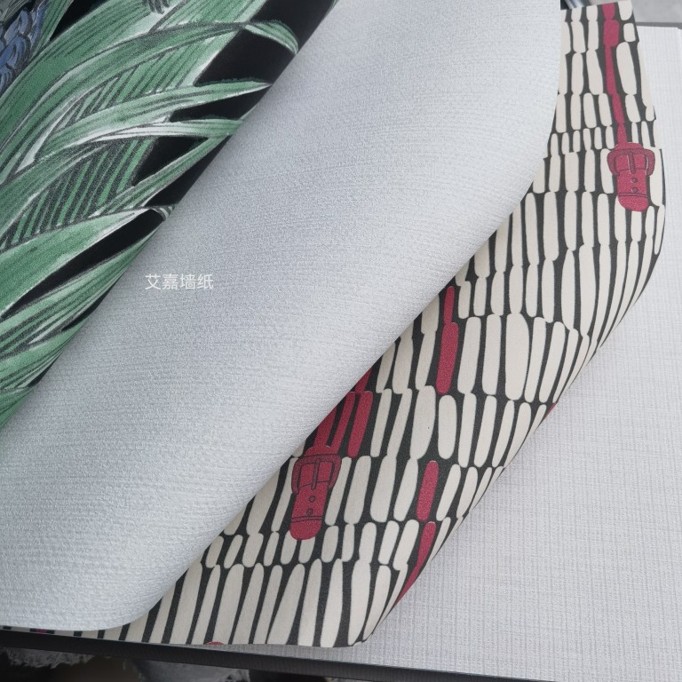 The Ega wallpaper red in the red.