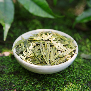 心随茶香动，韵从绿茶来