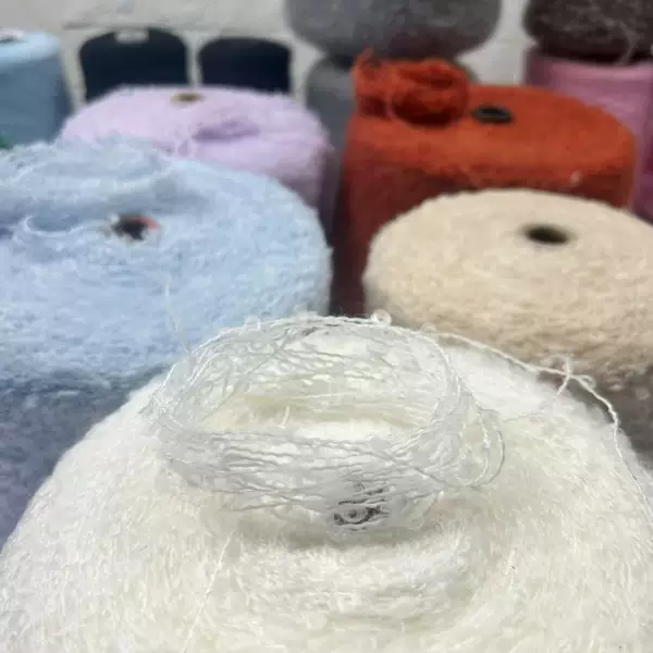 Товары от 老太婆进口羊绒毛线店