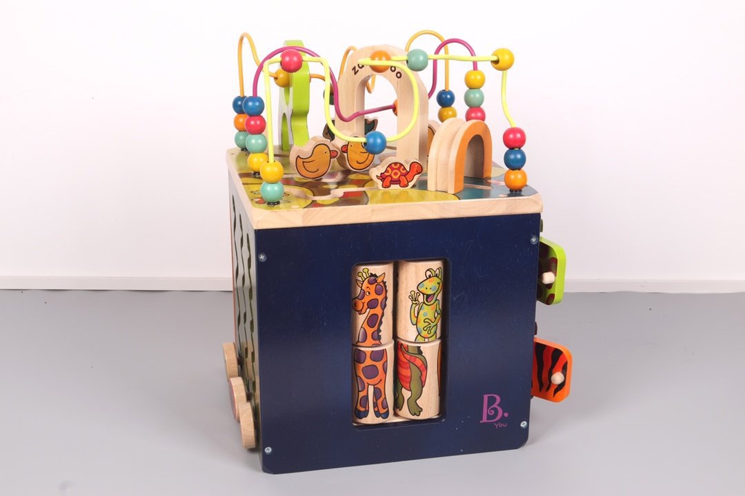 undercoverAmerican B toys tetrahedron zoo around beads