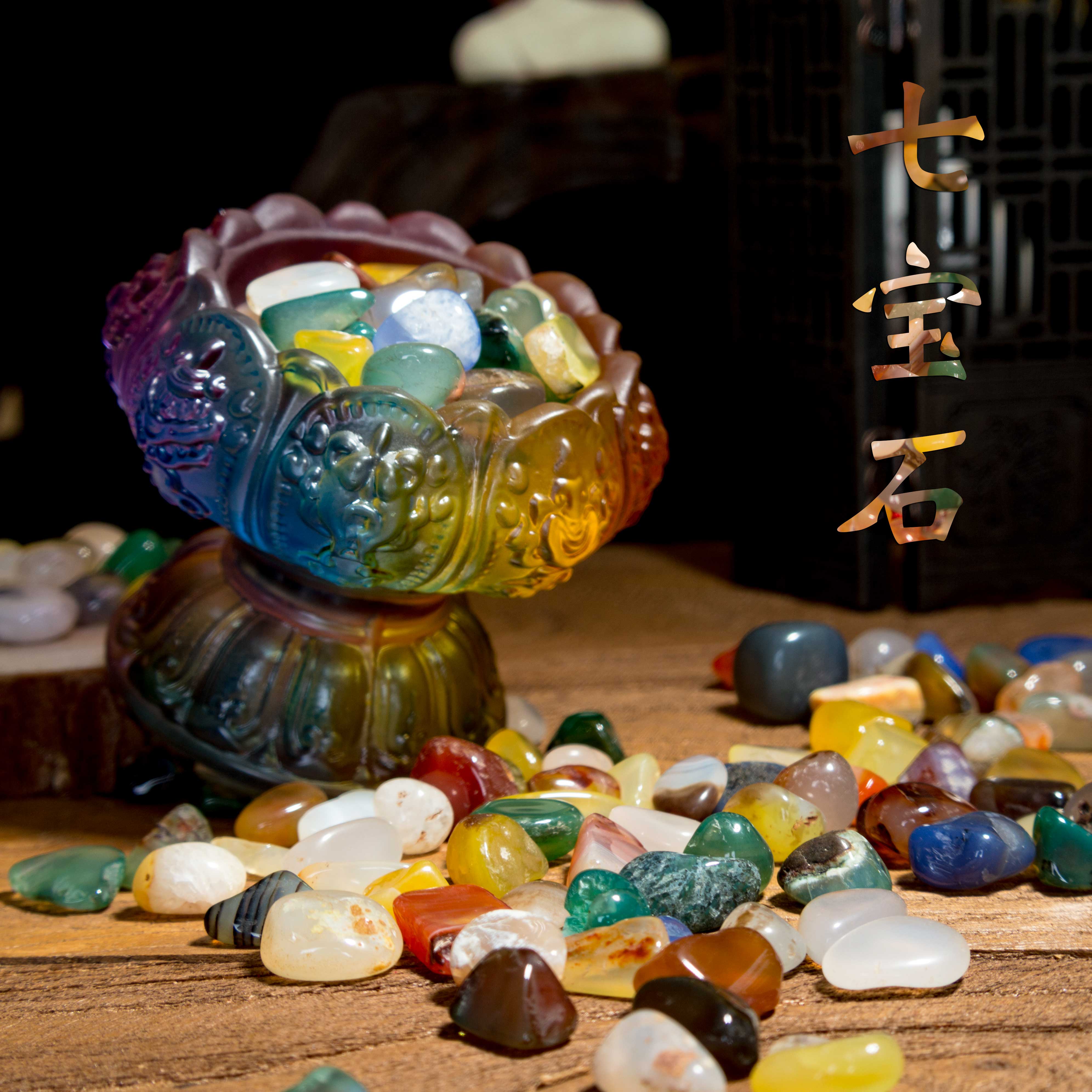 The natural seven gems are for Manza plate eight natural colourful colourful agnaut crystal one or two 50 grams