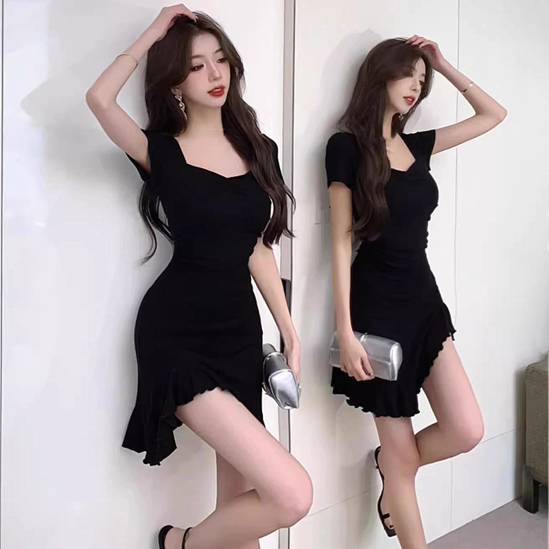 Hepburn-Style Sexy Low-Neck Little Black Dress for Women, 2026 Summer New Style, Elegant, Slimming, Waist-Cinching, Tight-Fitting, Fashionable Dress