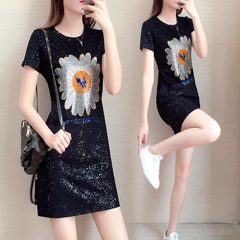 Diamond-Encrusted Gold-Embossed Daisy T-Shirt Dress for Women, 2026 Summer New Style, Elegant, Slimming, Waist-Cinching, Sparkling Sequin Dress