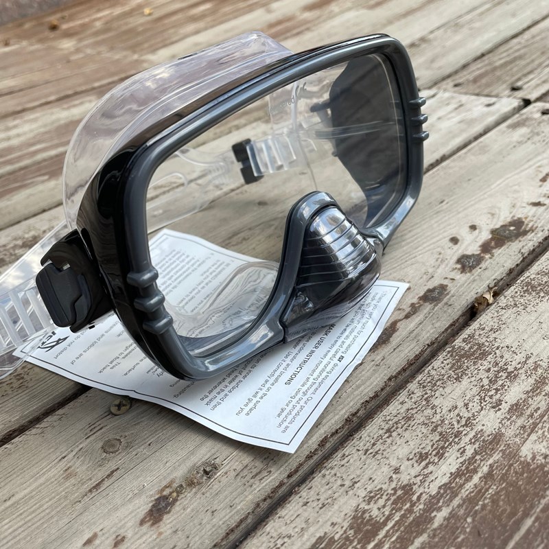 Taiwan IST M11 diving mirror tempered glue deep diving mask heavy diving mask exhaust valve pig nose