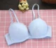 Có những chiếc áo ngực gợi cảm được tập hợp những mẫu siêu dày trên ngực nhỏ ngực phẳng cho thấy đồ lót của phụ nữ lớn nhỏ một tách