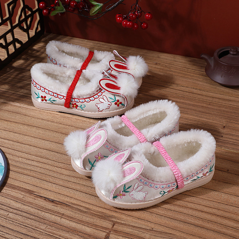 Beiyr Shoes Girl Girl Rabbit Ears Embroidered Shoes 2021 Winter New Child Tang Costume Ancient clothes Handmade cotton shoes Cavet thickened