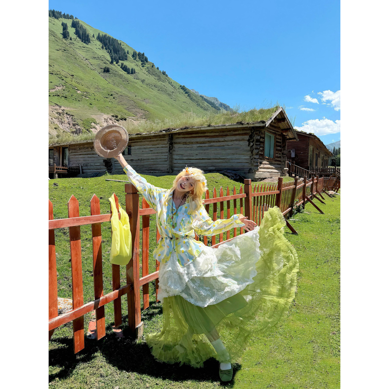 Uptomcc Qaxi Painting Style Gradient Floral Shirt with Lace Patchwork and Mesh Skirt Xinjiang Travel Outfit