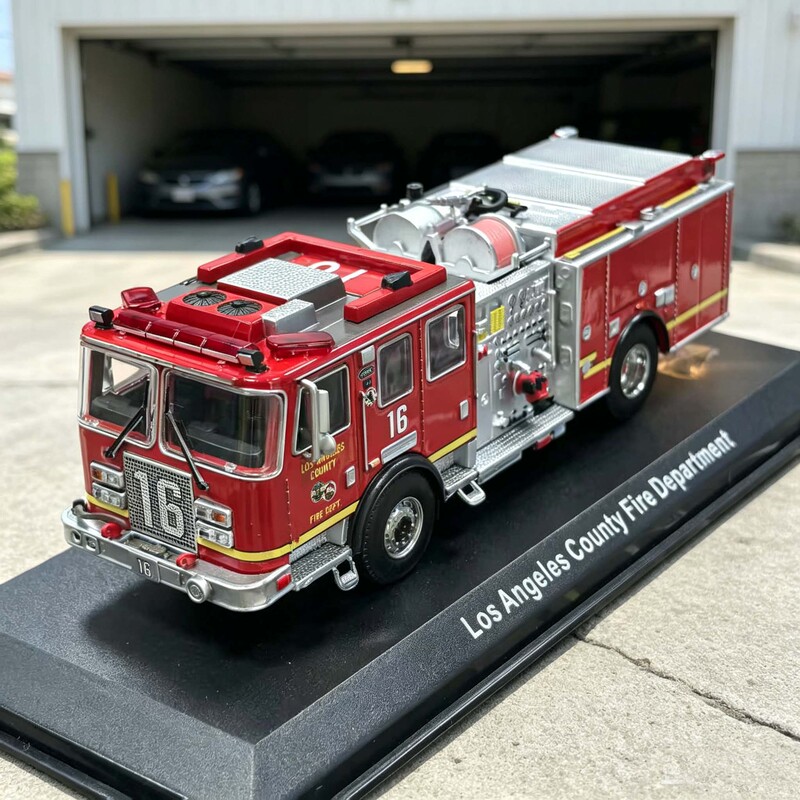 Ic Iconic Replicas 1:64 Los Angeles County Fire Department Predator Pumper Limited Edition