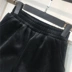 Phiên bản Hàn Quốc mát mẻ bên hông kim cương đen nhung quần short nữ mùa đông thun cao eo rộng rộng mỏng chân quần quần Quần short