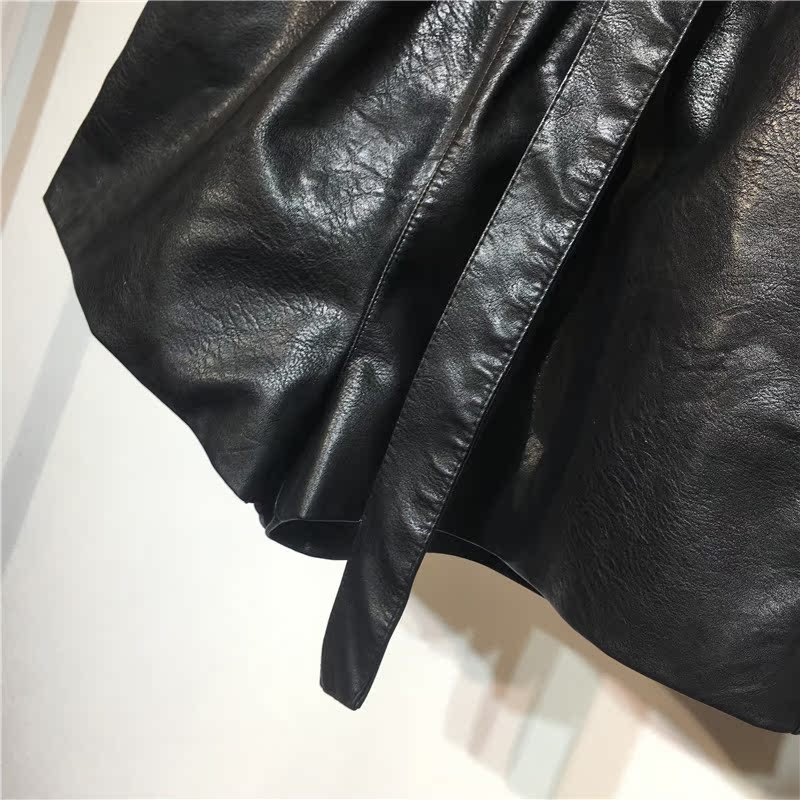 Phiên bản Hàn Quốc mát mẻ của quần short da eo cao màu đen của phụ nữ mùa thu đông mặc quần da rộng chân rộng quần lửng quần cotton bó sát
