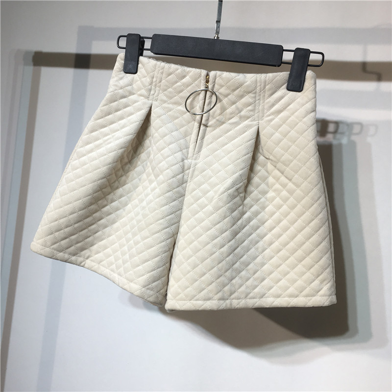 Phiên bản Hàn Quốc mát mẻ của khóa kéo phía trước quần short nhung cao eo nữ mùa thu đông 2018 mới mặc quần ống rộng ống rộng quần bốt quần short jean nữ cạp cao