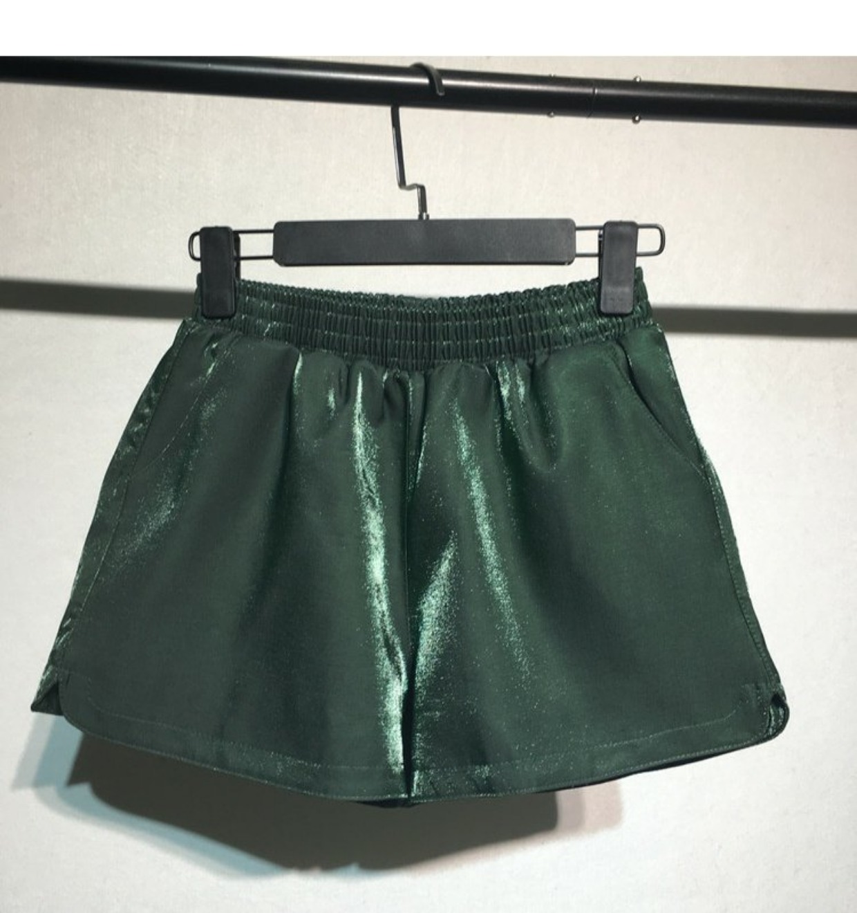 Mát mẻ mát mẻ thời trang Hàn Quốc quần short nữ mùa xuân và mùa hè eo cao lỏng lẻo một từ quần ống rộng quần thun eo nóng hoang dã quần giả váy nữ đẹp
