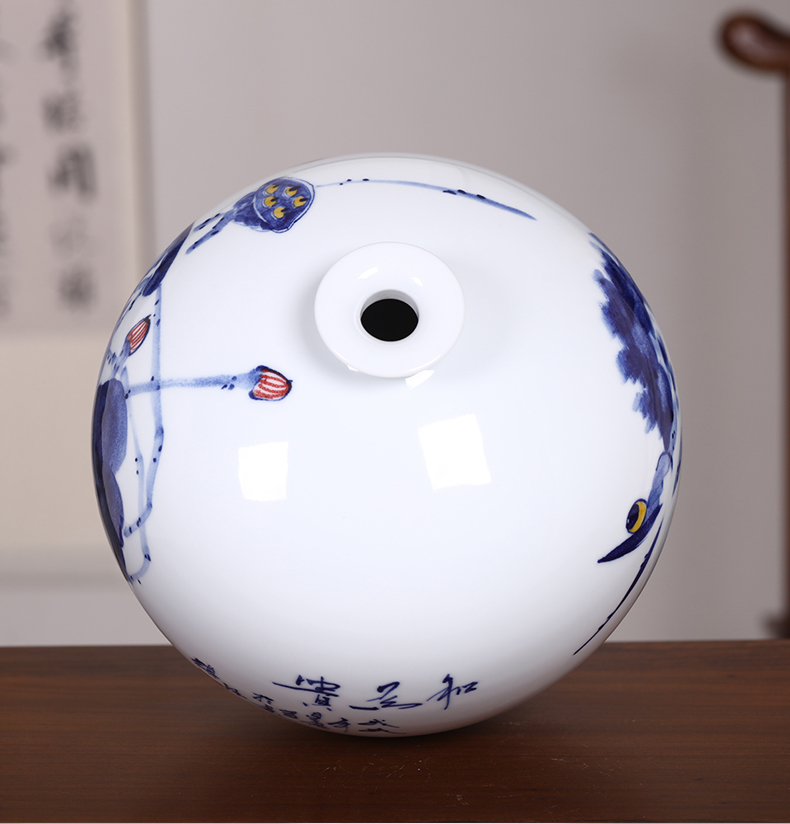 Creative hand made blue and white porcelain vase furnishing articles mesa of Chinese style restoring ancient ways is the sitting room decoration home decoration ceramics handicraft