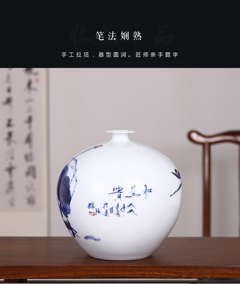 Creative hand made blue and white porcelain vase furnishing articles mesa of Chinese style restoring ancient ways is the sitting room decoration home decoration ceramics handicraft