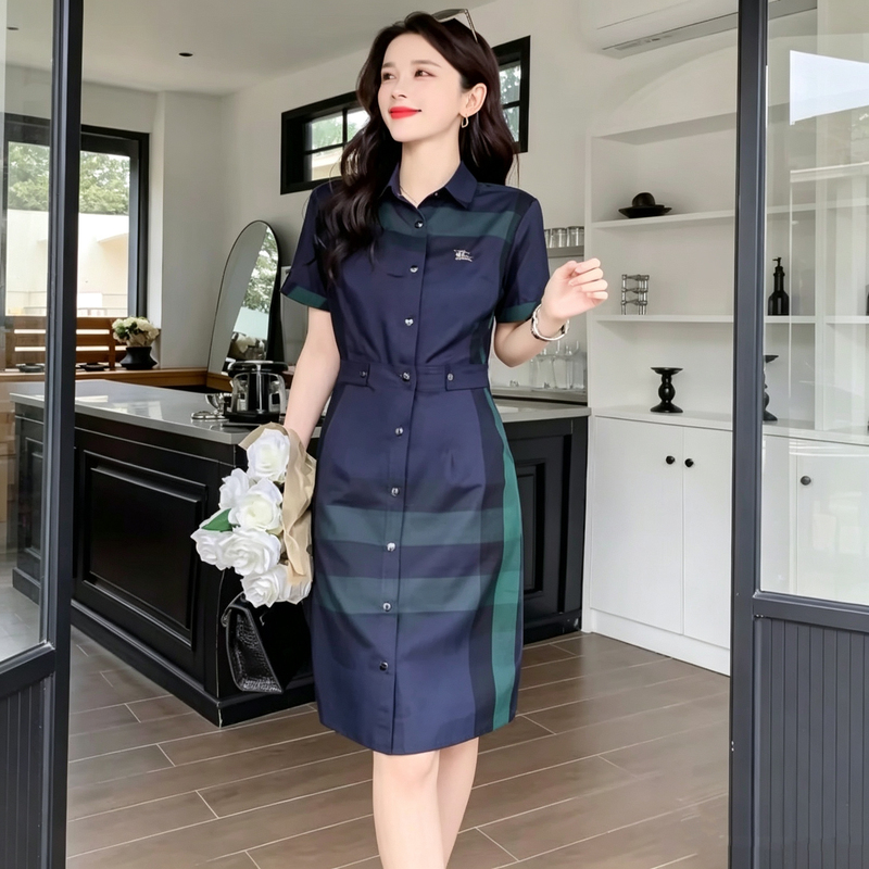 2026 Summer High-End British Style Plaid Shirt Dress for Women, Short-Sleeved, Waist-Cinching, Slimming, Workwear Mid-Length Dress 2026 Summer High-End British Style Plaid Shirt Dress for Women, Short-Sleeved, Waist-Cinching, Slimming, Workwear Mid-Length Dress