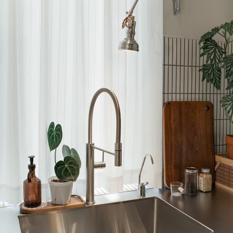 Imported High-Quality, Stylish 304 Stainless Steel Kitchen Faucet with Rotatable Pull-Out Sink Faucet in Brushed Silver Imported High-Quality, Stylish 304 Stainless Steel Kitchen Faucet with Rotatable Pull-Out Sink Faucet in Brushed Silver