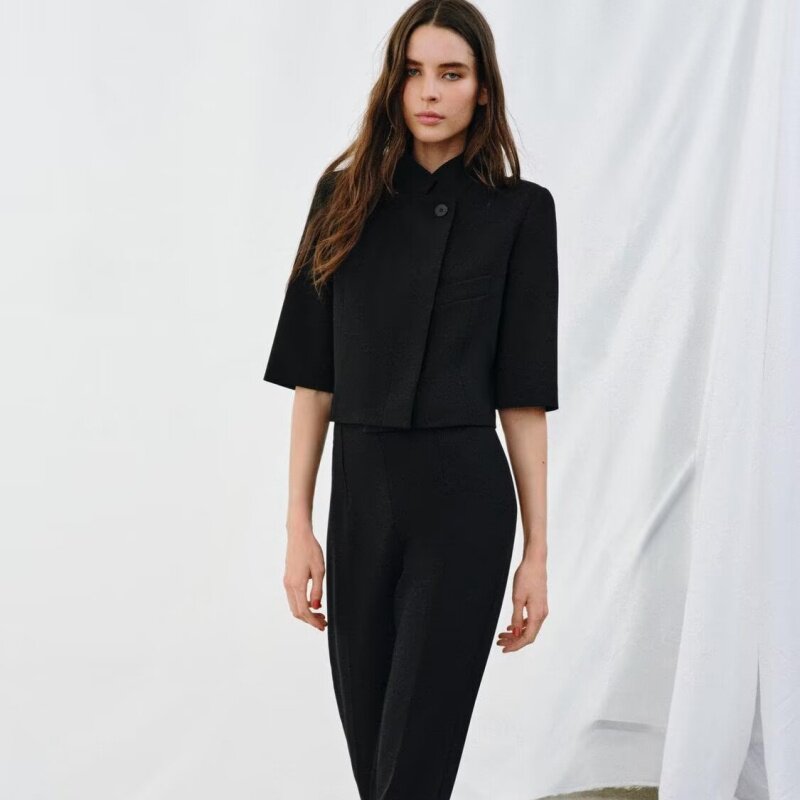 2026 Spring and Summer New Women's Wear Simple Casual Joker Black Short Sleeve Short Suit Jacket 2432 570 800
At
Size
Extra Small
S
M
L
Color classification
Black