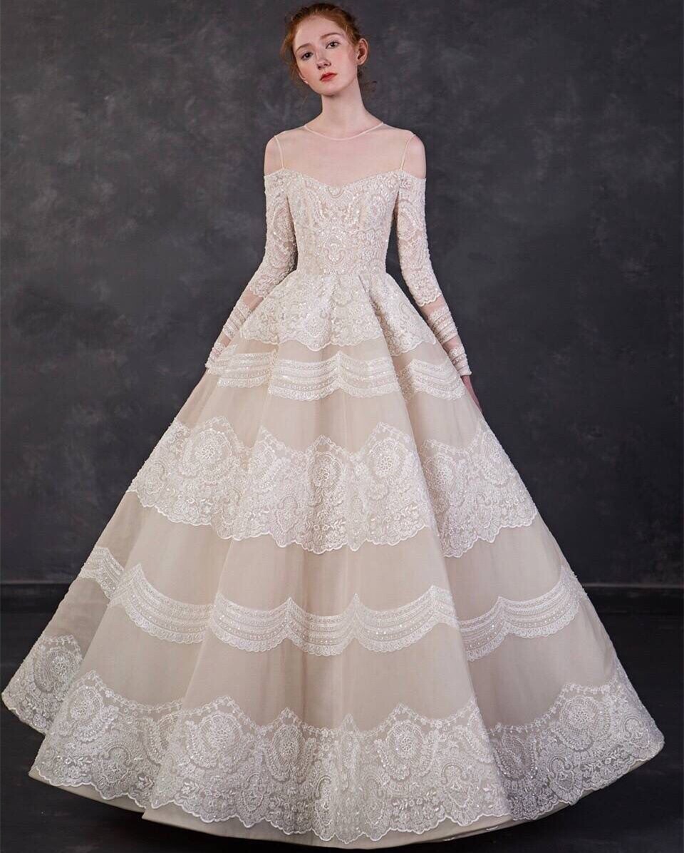 Spring 2021 new fluffy skirt tail bridal wedding dress wedding word shoulder long sleeves court court luxury